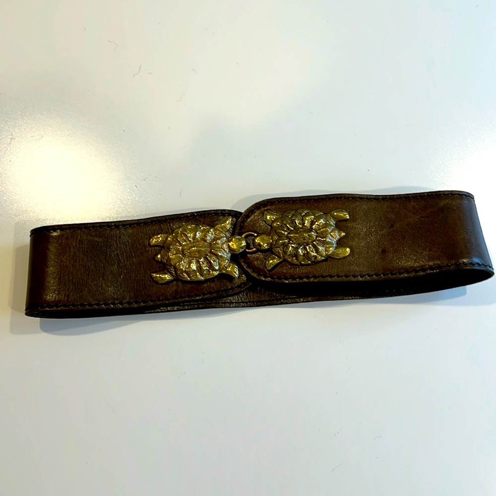 L’Aiglon France Leather belt with Brass turtle buckle